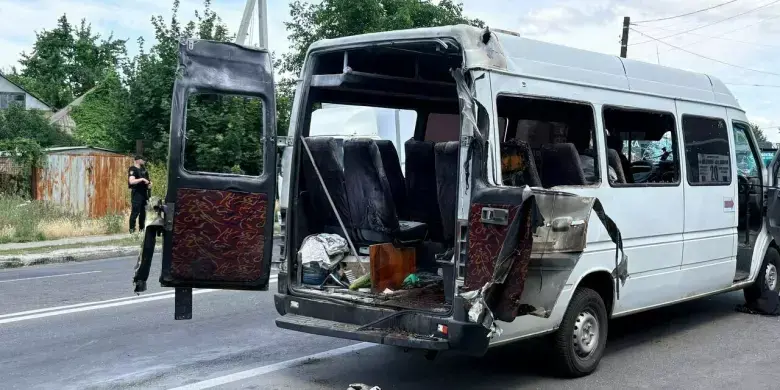 Трагедія у Запоріжжі: через удар російського дрона по маршрутці загинуло троє людей