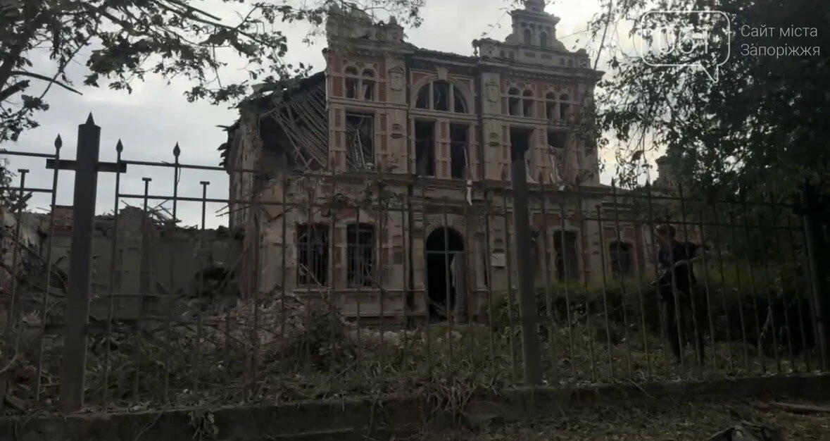 Пам’ятка архітектури під ударом: у Запоріжжі окупанти понівечили вікову німецьку школу