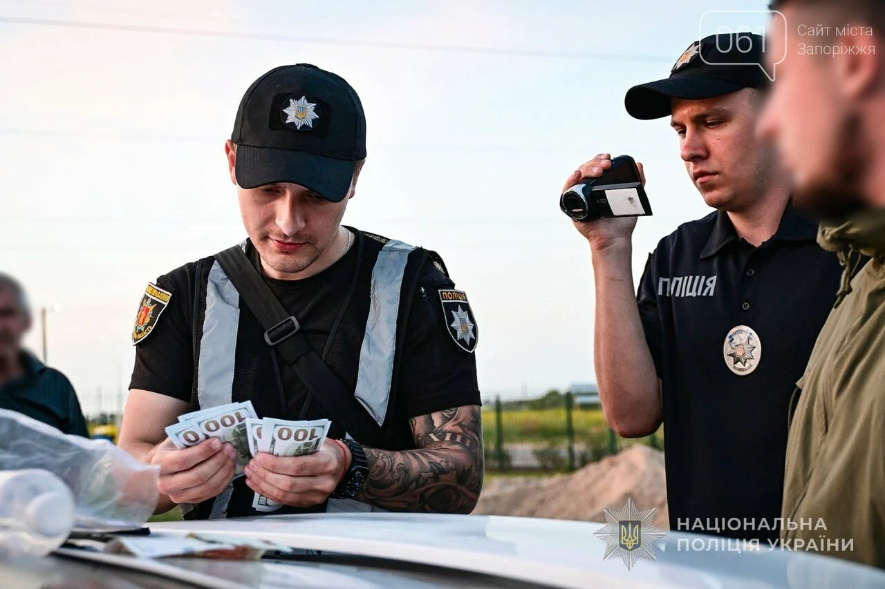 Правоохоронці знешкодили схему втечі призовників за кордон, яку налагодив військовий