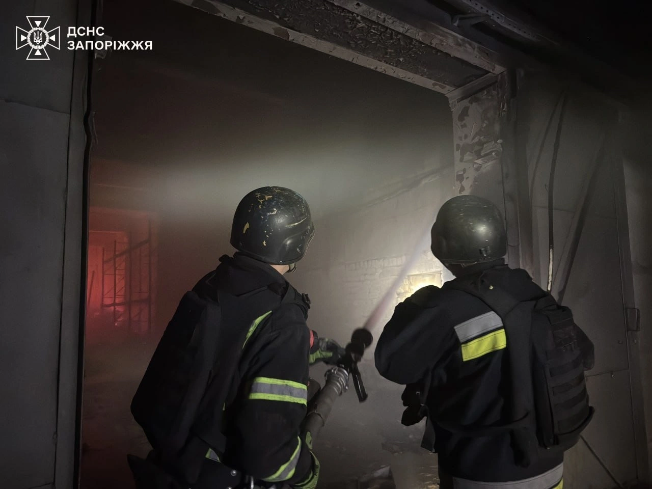 Масштабні займання на Запоріжжі: рятувальники ліквідували наслідки російських ударів по складах та будинках